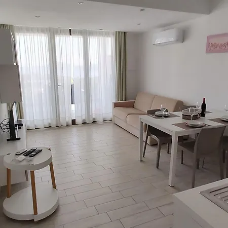 Atemberaubendes Familien-penthouse Mit Meerblick By Interhome