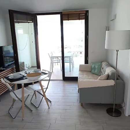 Atemberaubendes Familien-penthouse Mit Meerblick By Interhome Apartment